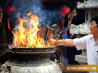 Lành - dữ chuyện bát hương bốc cháy?