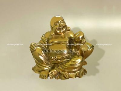 Ý nghĩa trưng bày tượng Phật Di lặc mạ vàng ngồi cầm trái đào tiên