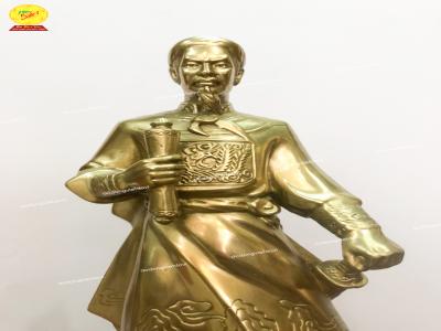 Tượng đồng Trần Quốc Tuấn uy nghi hồn dân tộc
