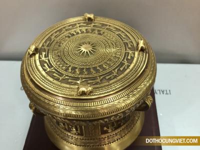 Những mô hình trống đồng lưu niệm được khách hàng ưa chuộng