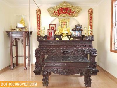 Con thứ có được treo hoành phi câu đối không?