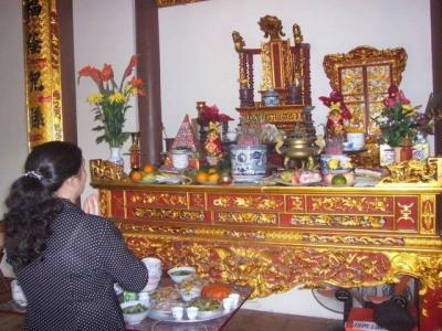 Hướng dẫn cách sắp xếp ảnh thờ trên ban thờ gia tiên đúng cách