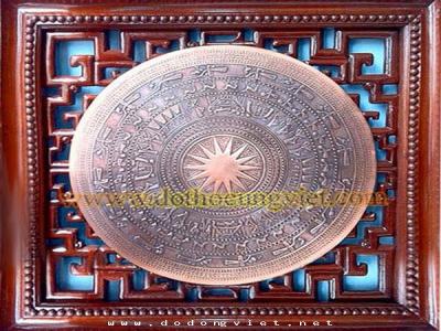 Tranh mặt trống đồng đỏ F60