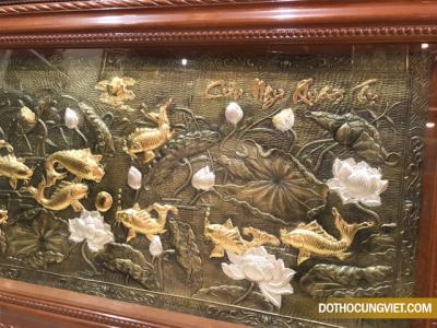 Mệnh Hỏa có nên treo tranh Cá chép hoa sen mạ vàng 24K không?