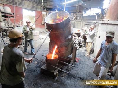 Khám phá quy trình đúc đồng, chế tác đồ đồng tại làng nghề Đồng Xâm, Thái Bình