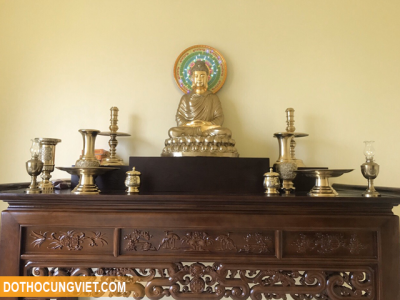 Treo ảnh Phật trên bàn thờ gia tiên được không
