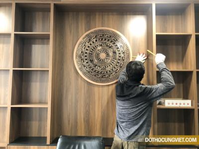 Ý nghĩa và cách treo tranh mặt trống đồng hợp phong thủy
