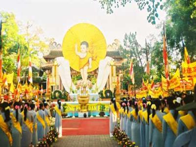 Lập lễ đài Phật đản tại gia