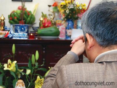 Những lưu ý khi đọc văn khấn trước bàn thờ gia tiên